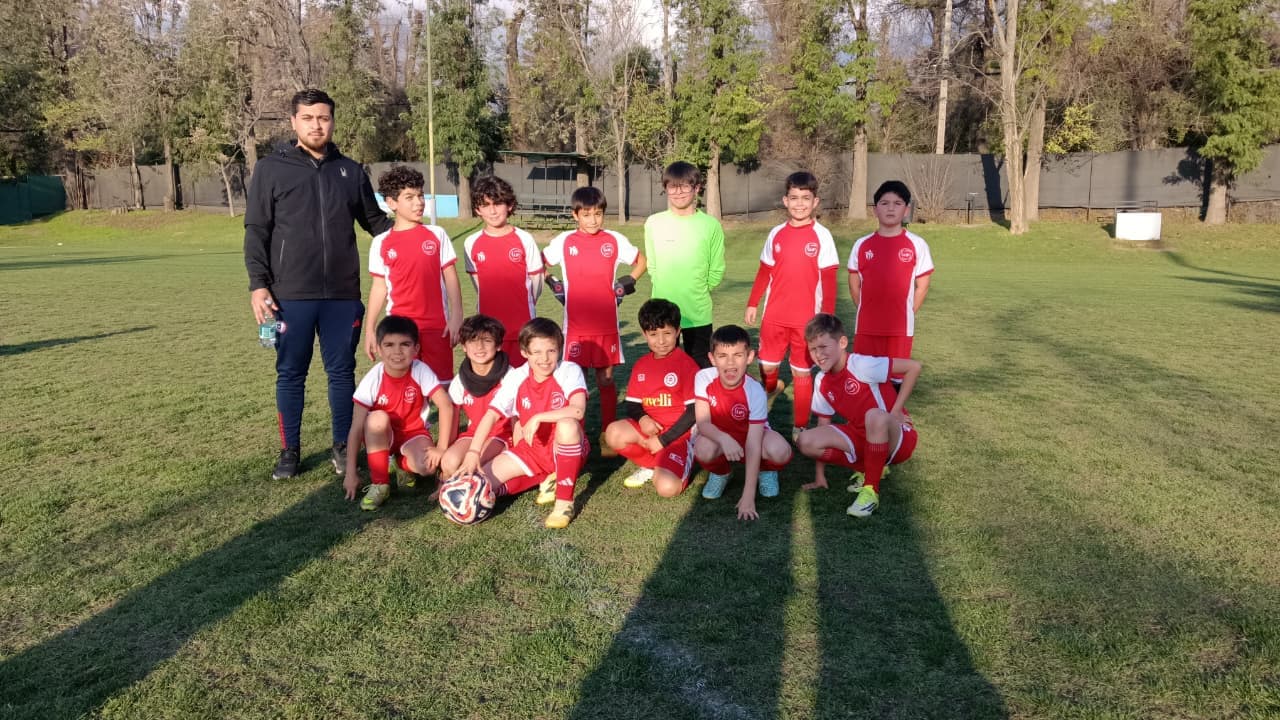 Planteles Pre-Peque e Infantil de LIF reunidos en la cancha